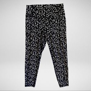 Victoria’s Secret Black and White Leopard Print Leggings - 14